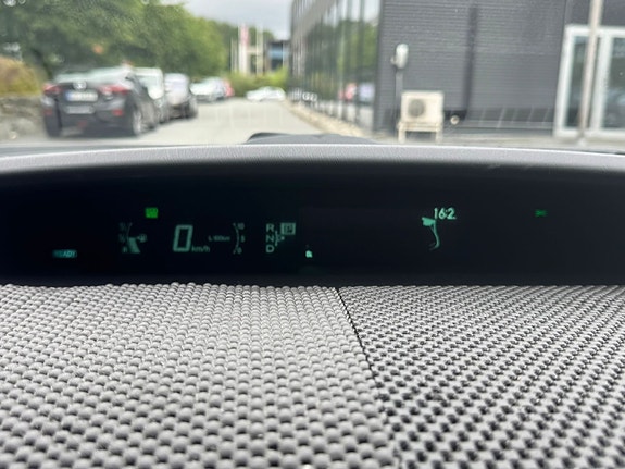 Toyota Prius 13 of 28