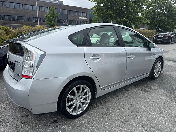 Toyota Prius 3 of 28