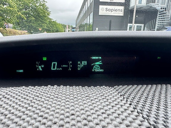 Toyota Prius 12 of 28