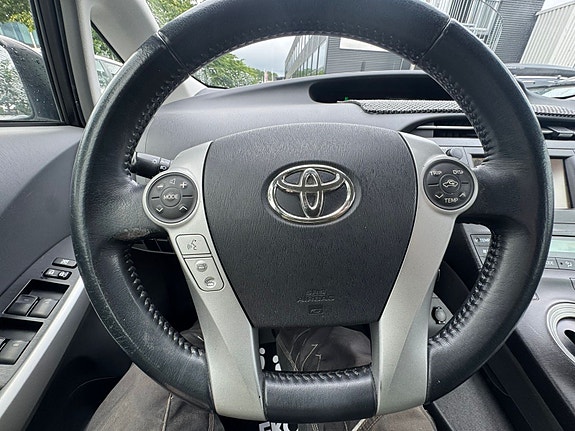 Toyota Prius 11 of 28