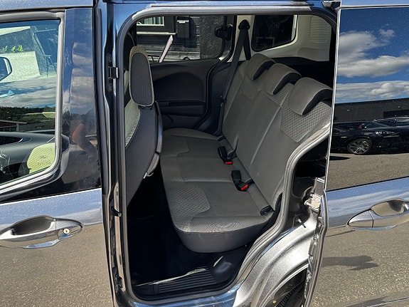 Ford Tourneo Courier 12 of 17