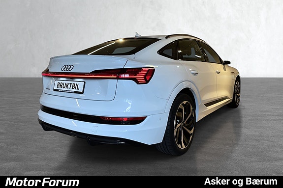 Audi e-tron Sportback 4 of 5