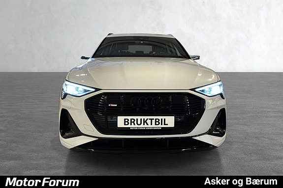 Audi e-tron Sportback 2 of 5