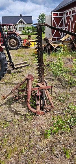 Massey Ferguson Mf 30 m palleløfter og en slåmaskin. 5 of 5
