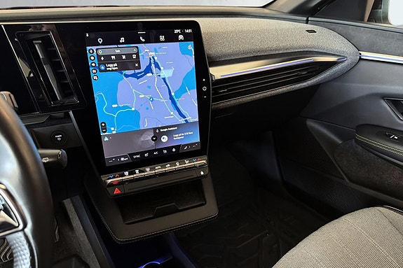 Hovedskjerm med Google built-in og Apple carplay/Android Auto