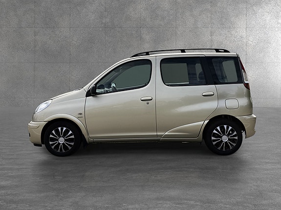 Toyota Yaris Verso 6 of 26