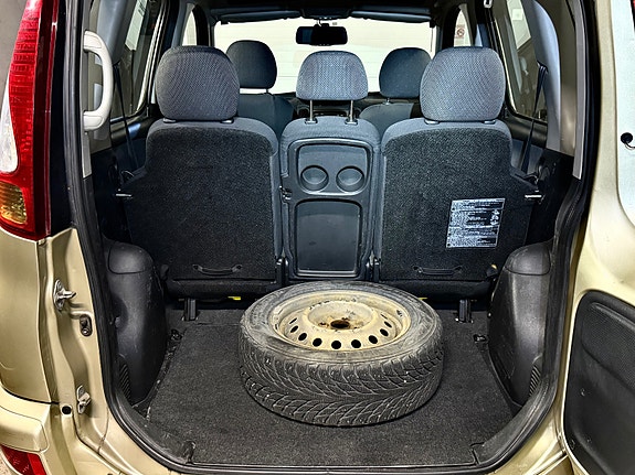 Toyota Yaris Verso 24 of 26