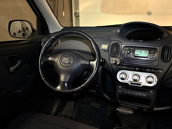 Toyota Yaris Verso 15 of 26