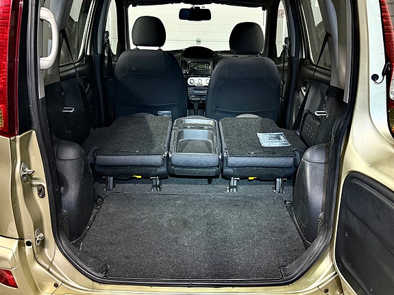 Toyota Yaris Verso 26 of 26