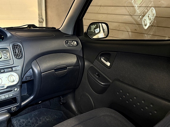 Toyota Yaris Verso 16 of 26