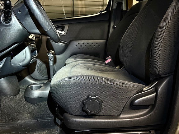 Toyota Yaris Verso 11 of 26