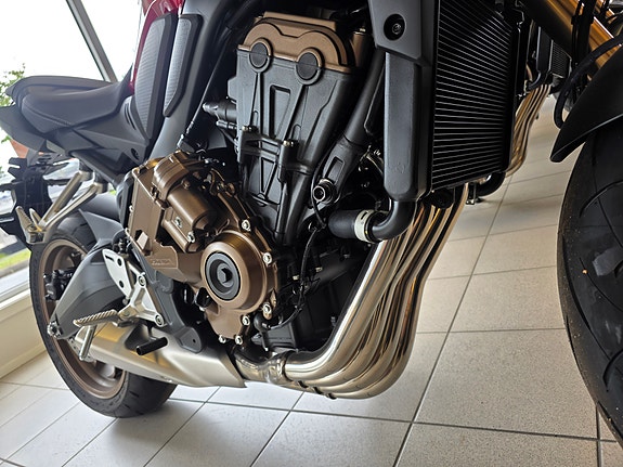 Honda CB650R  E-Clutch 4 of 5