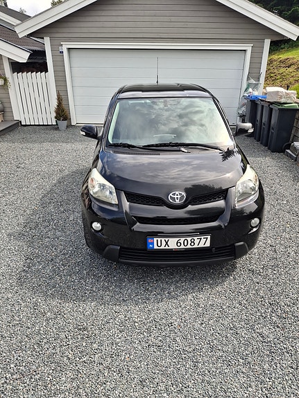 Toyota Urban Cruiser 2 of 5