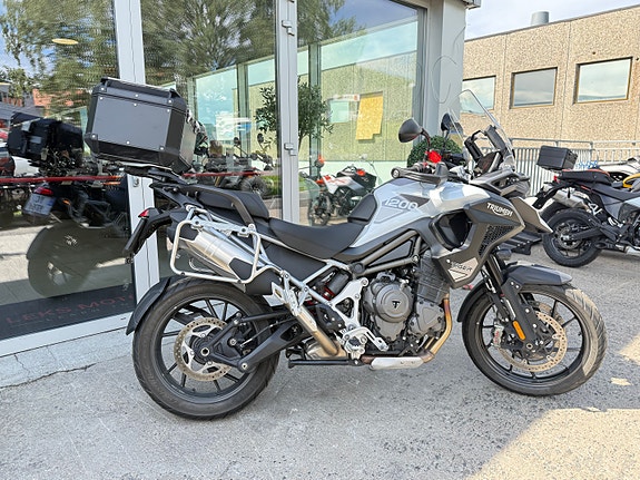 Triumph Tiger 1200 GT Pro 3 of 5