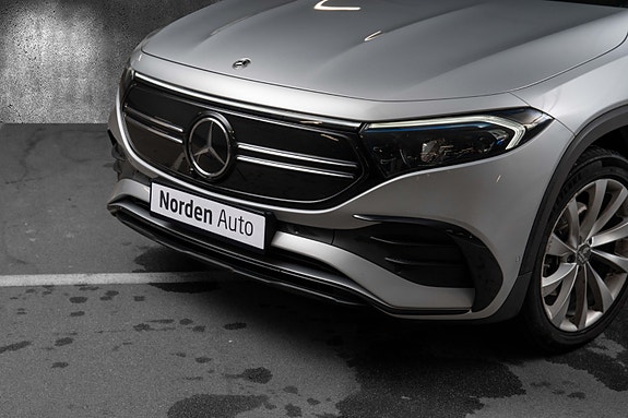 Mercedes-Benz EQB300 2 of 5