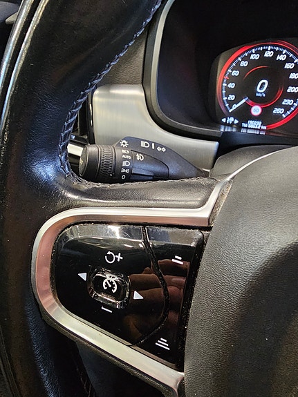 Volvo V90 26 of 30