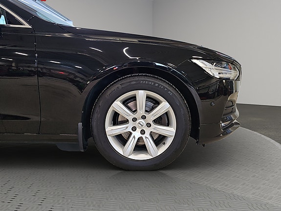 Volvo V90 2 of 30