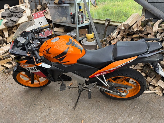 Honda CBR 125 R 2 of 5