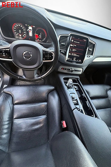 Volvo XC90 11 of 21