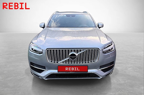 Volvo XC90 2 of 21