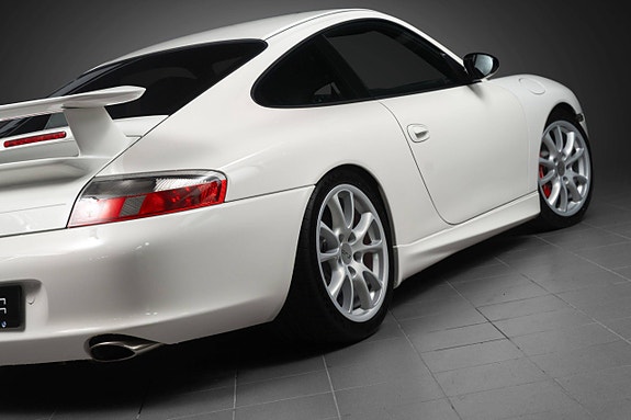 Porsche 911 4 of 5