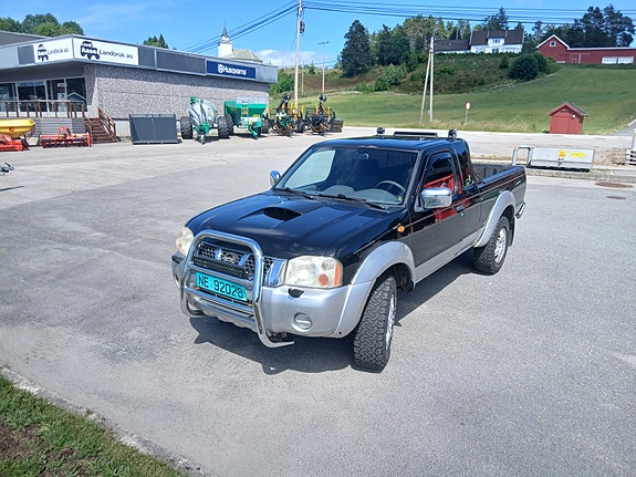 Nissan King Cab 2 of 5