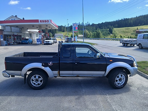 Nissan King Cab 4 of 5