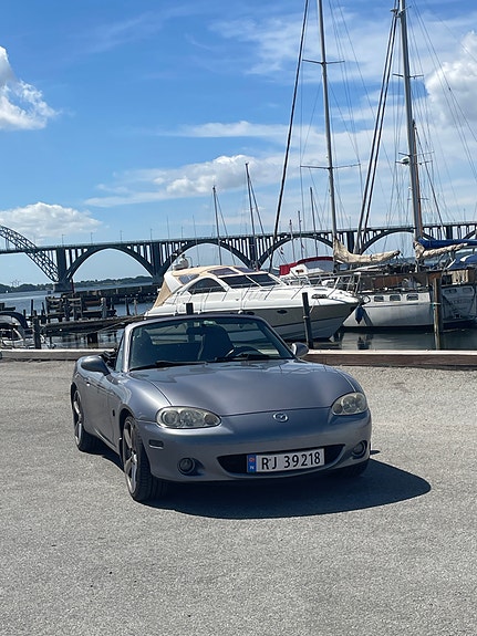 Mazda MX-5 4 of 5