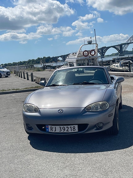 Mazda MX-5 2 of 5
