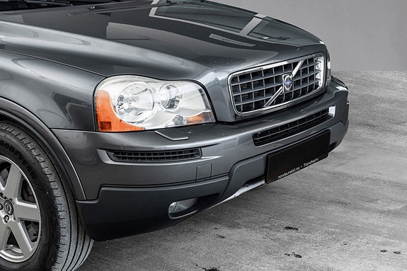 Volvo XC90 2 of 5