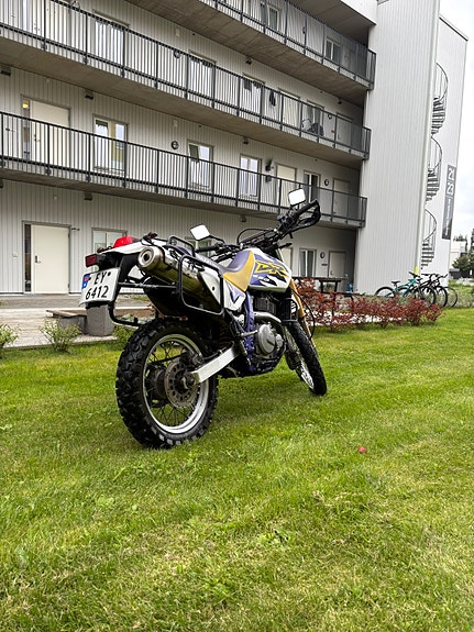 Suzuki DR 650 4 of 5