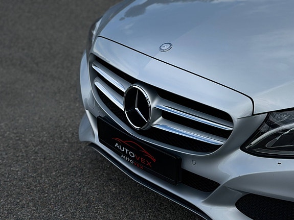 Mercedes-Benz C350 e 3 of 5