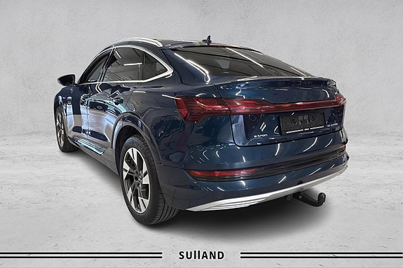 Audi e-tron Sportback 3 of 5