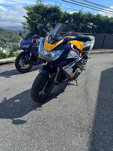 Honda CBR 929RR Fireblade 3 of 5