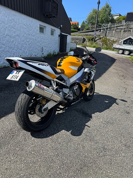 Honda CBR 929RR Fireblade 2 of 5