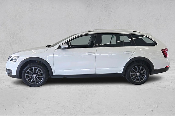 Skoda Octavia Scout 3 of 5