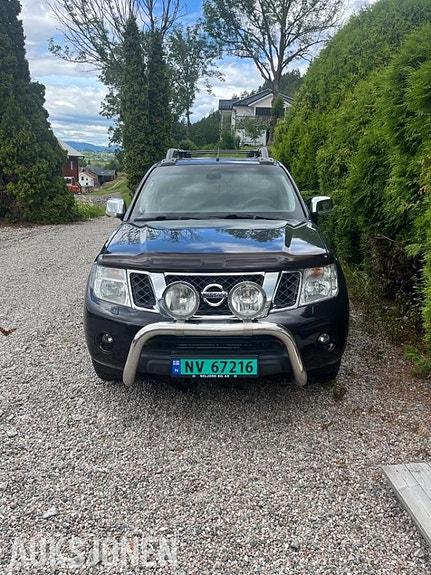 Nissan Navara 2 of 5