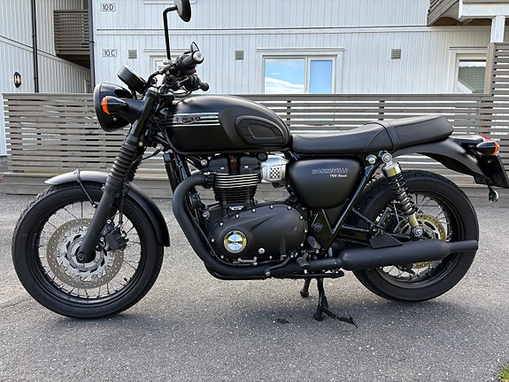 Triumph Bonneville T100 Black 4 of 5