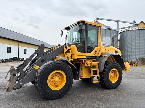 Volvo L60G 2 of 5