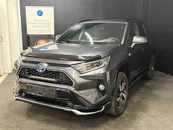Toyota RAV4 Plug-in Hybrid 4 of 5
