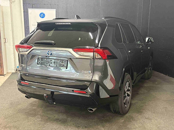Toyota RAV4 Plug-in Hybrid 5 of 5