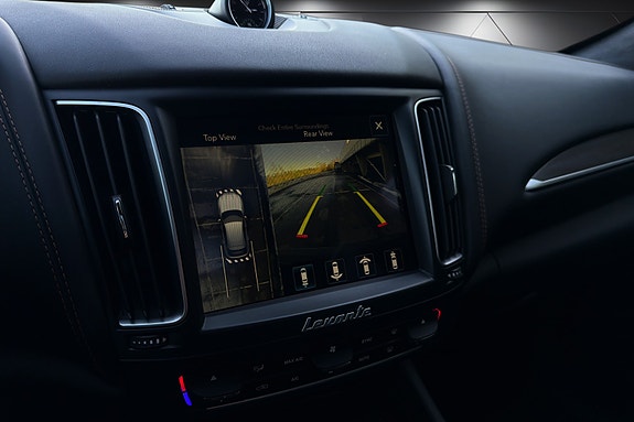 Maserati Levante 21 of 25