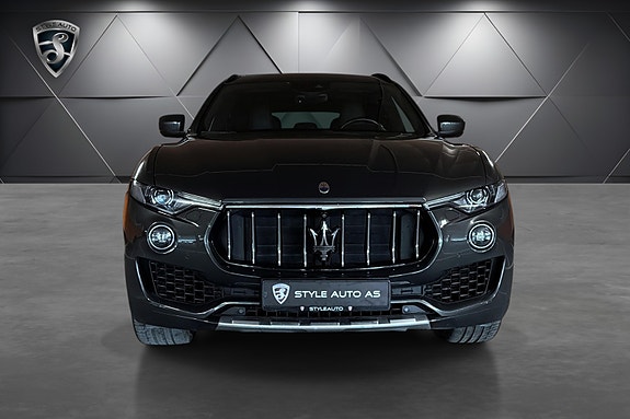 Maserati Levante 2 of 5
