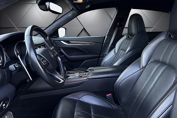 Maserati Levante 10 of 25