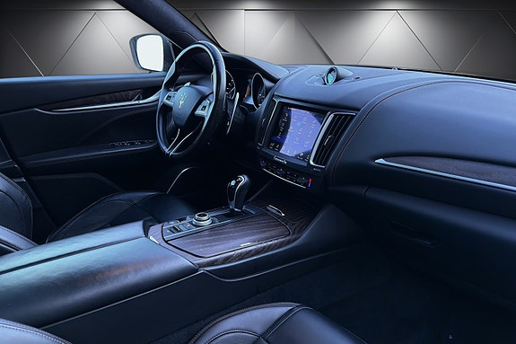 Maserati Levante 13 of 25