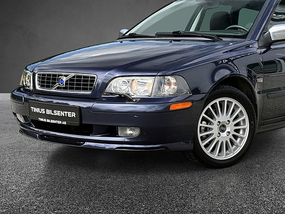 Volvo V40 3 of 5