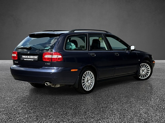 Volvo V40 2 of 5