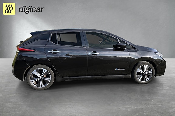 Nissan Leaf 4 of 5