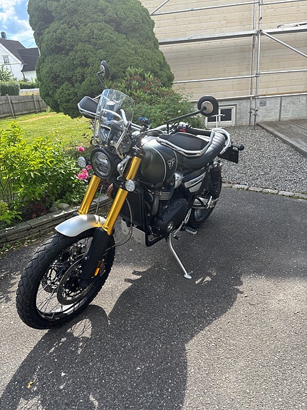 Triumph Scrambler 1200 XE 2 of 5