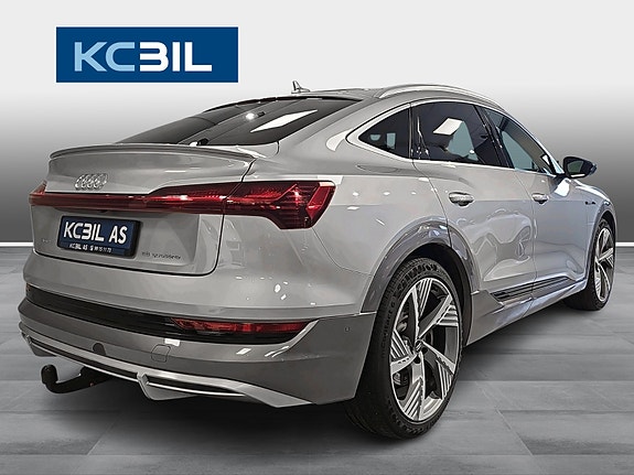 Audi e-tron Sportback 3 of 5